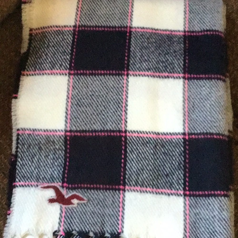 Hollister scarf